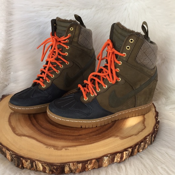 Nike Shoes - Nike waterproof high top boot sneakers